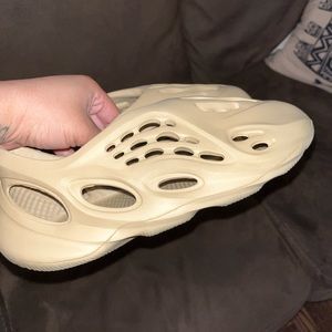 Yeezy ochre foam runners